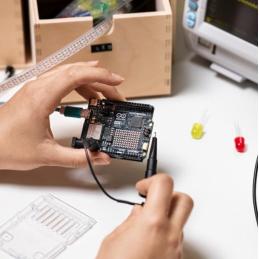 Placa arduino uno r4 wifi